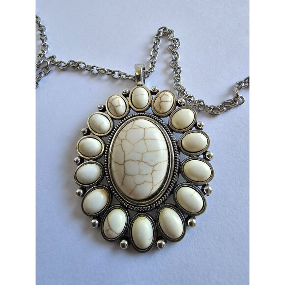 NWT Papparazzi White Oval Shaped Stones Earrings Pendant Necklace Set Sylish Hip - Picture 5 of 16